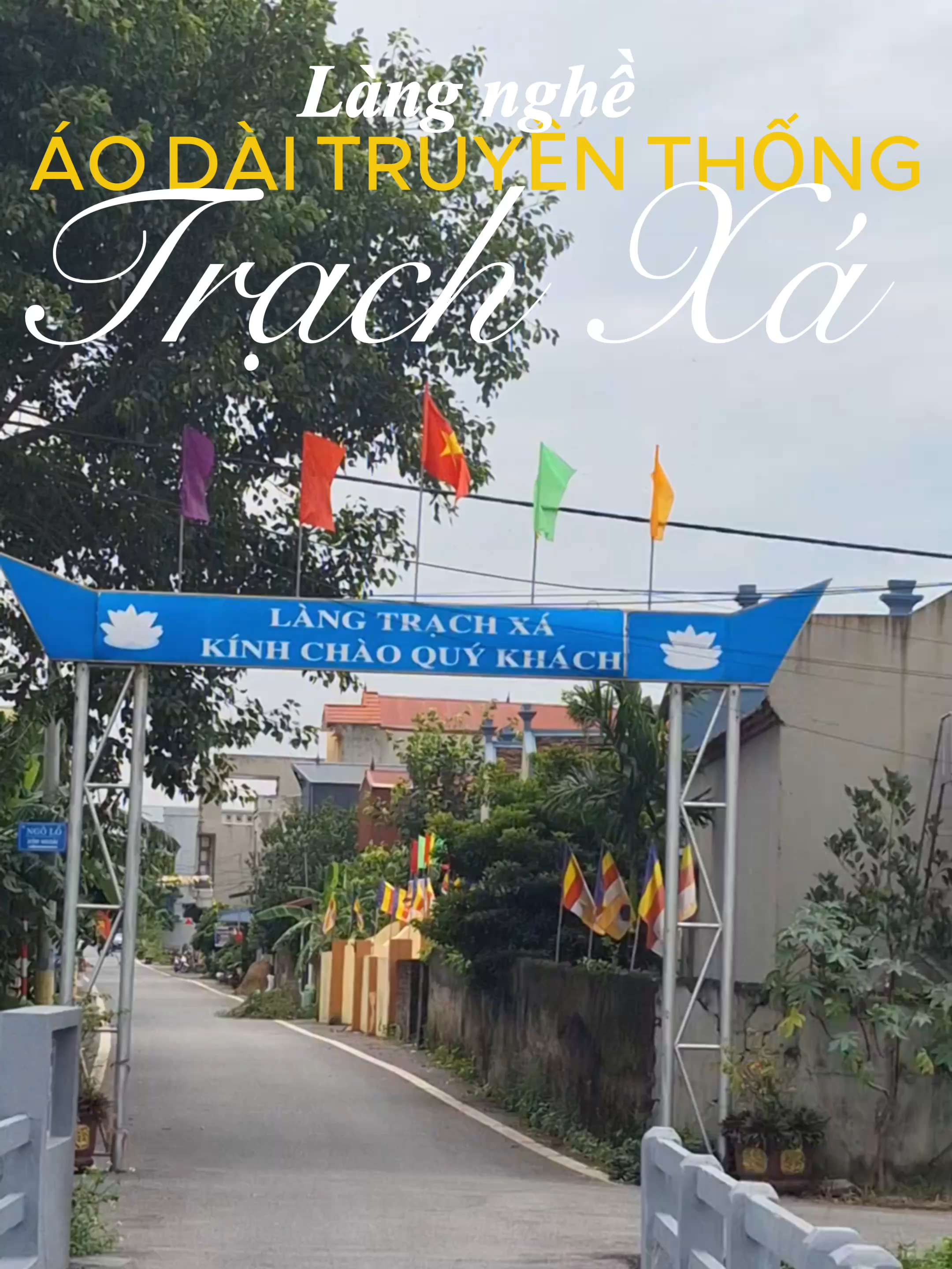 Điều gì đã tạo nên điểm đặc biệt cho chiếc áo dài của làng Trạch Xá này nhỉ? 👀 #LearnOnTikTok#aodai#aodaitruyenthong#fyp