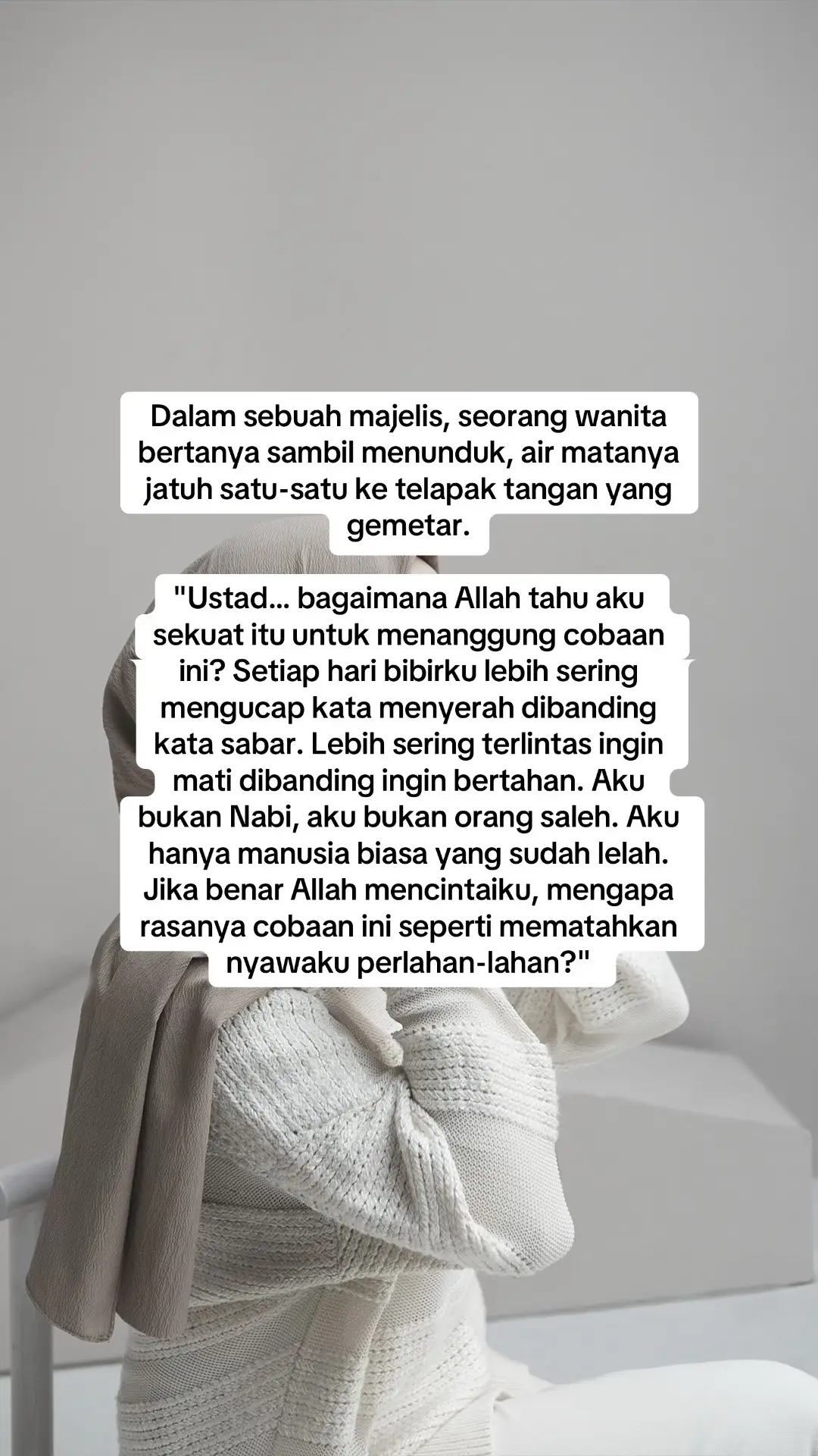 Kadang kita bertanya, “Kenapa aku diuji seberat ini? Kenapa Allah percaya aku kuat, padahal setiap hari rasanya ingin menyerah?” 😔 Ternyata, bukan soal kuat atau lemah. Ada luka yang memang harus ditempa dulu, ada hati yang harus diretas habis-habisan dulu, baru bisa menampung kebahagiaan yang sebenarnya. Untuk kamu yang sedang di titik lelah, yang mungkin merasa doa-doamu tak pernah sampai—semoga kisah ini bisa jadi pelukan hangat. Kamu tidak sendirian.  #Muslimverse #UjianHidup #TakdirAllah #DoaYangBelumTerjawab #HatiYangLelah   