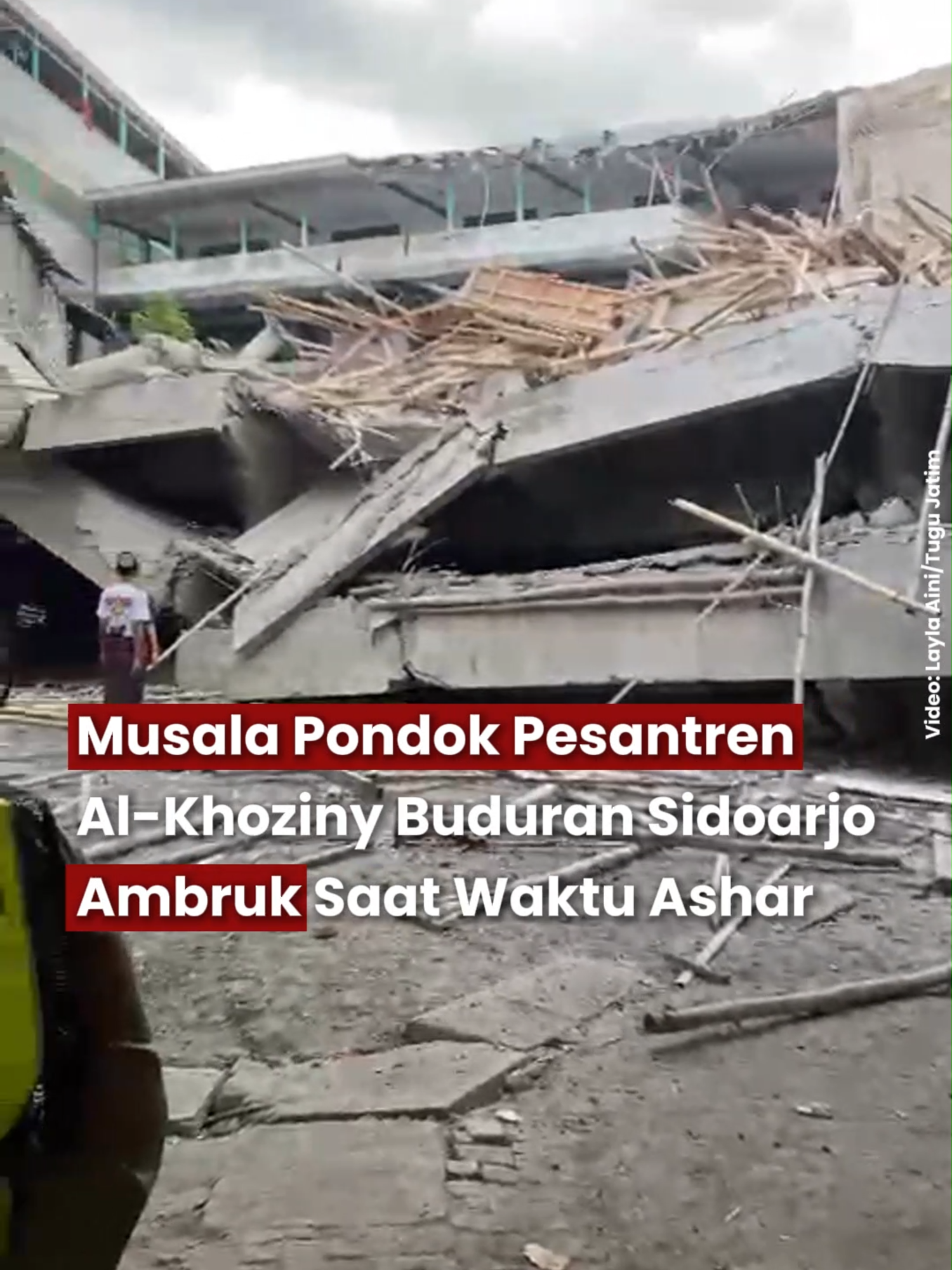 Musala Pondok Pesantren Al-Khoziny Buduran Sidoarjo ambruk saat aktivitas pengecoran di lantai 3, sekitar pukul 15.00 WIB, Senin (29/9/2025). Saat peristiwa terjadi, masih ada aktivitas santri di dalam musala. Update saat ini, tim gabungan sedang melakukan evakuasi. Ikuti @tugujatimid untuk berita update di Jawa Timur. #tugujatim #alkhozinybuduran #sidoarjo 