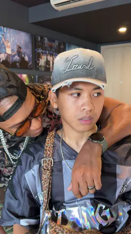 Is uhh… @THE HOTEL LOBBY #Gnob #DavidNop #MCN #funny 
