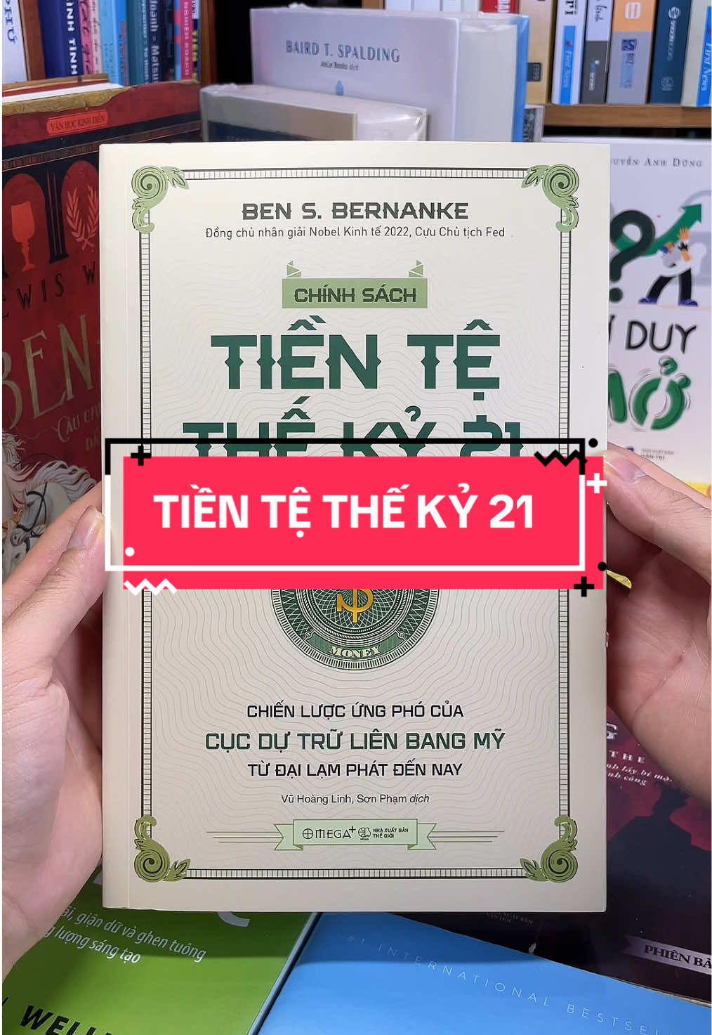 Chính Sách Tiền Tệ Thế Kỷ 21 – Bí mật về sự vận hành của nền kinh tế toàn cầu! Bạn có bao giờ tự hỏi: Tại sao chỉ một quyết định lãi suất lại có thể làm rung chuyển cả thị trường tài chính thế giới?  Chính Sách Tiền Tệ Thế Kỷ 21 của Bernanke – cựu Chủ tịch Cục Dự trữ Liên bang Mỹ, sẽ giúp bạn hiểu rõ cách mà các chính sách tiền tệ định hình nền kinh tế hiện đại. Cuốn sách không chỉ phân tích sâu sắc về những thách thức của thế kỷ 21 – lạm phát, suy thoái, khủng hoảng tài chính – mà còn chỉ ra những chiến lược để các quốc gia ứng phó và giữ vững ổn định.  Đây là “chìa khóa” để bạn đọc thấy được mối liên hệ giữa chính sách tiền tệ, túi tiền cá nhân và tương lai kinh tế toàn cầu. Nếu bạn quan tâm đến tài chính, kinh tế, hoặc đơn giản là muốn hiểu rõ hơn về những quyết định đang tác động trực tiếp đến đời sống của mình, Chính Sách Tiền Tệ Thế Kỷ 21 là cuốn sách không thể bỏ qua. Hãy sở hữu ngay hôm nay để nắm bắt tri thức về kinh tế, làm giàu và làm chủ thời đại!#tiemsachbinhyen #BookTok #kinguyenvuonminh #hangvietvuonminh #thehevuonminh 