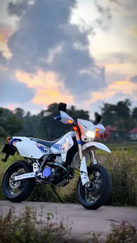🥹🤍#drz400sm #XQ #6066 #CapCut #trending #100kviews #srilankan_tik_tok🇱🇰 #supermoto #srilanka #fypツ #viral #tiktoksrilanka🇱🇰 