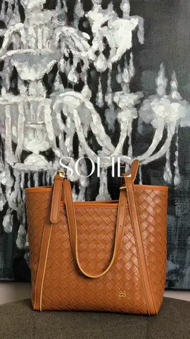 The Zuka Bag is Classy, elegant & stylish. Discover your New bag now!