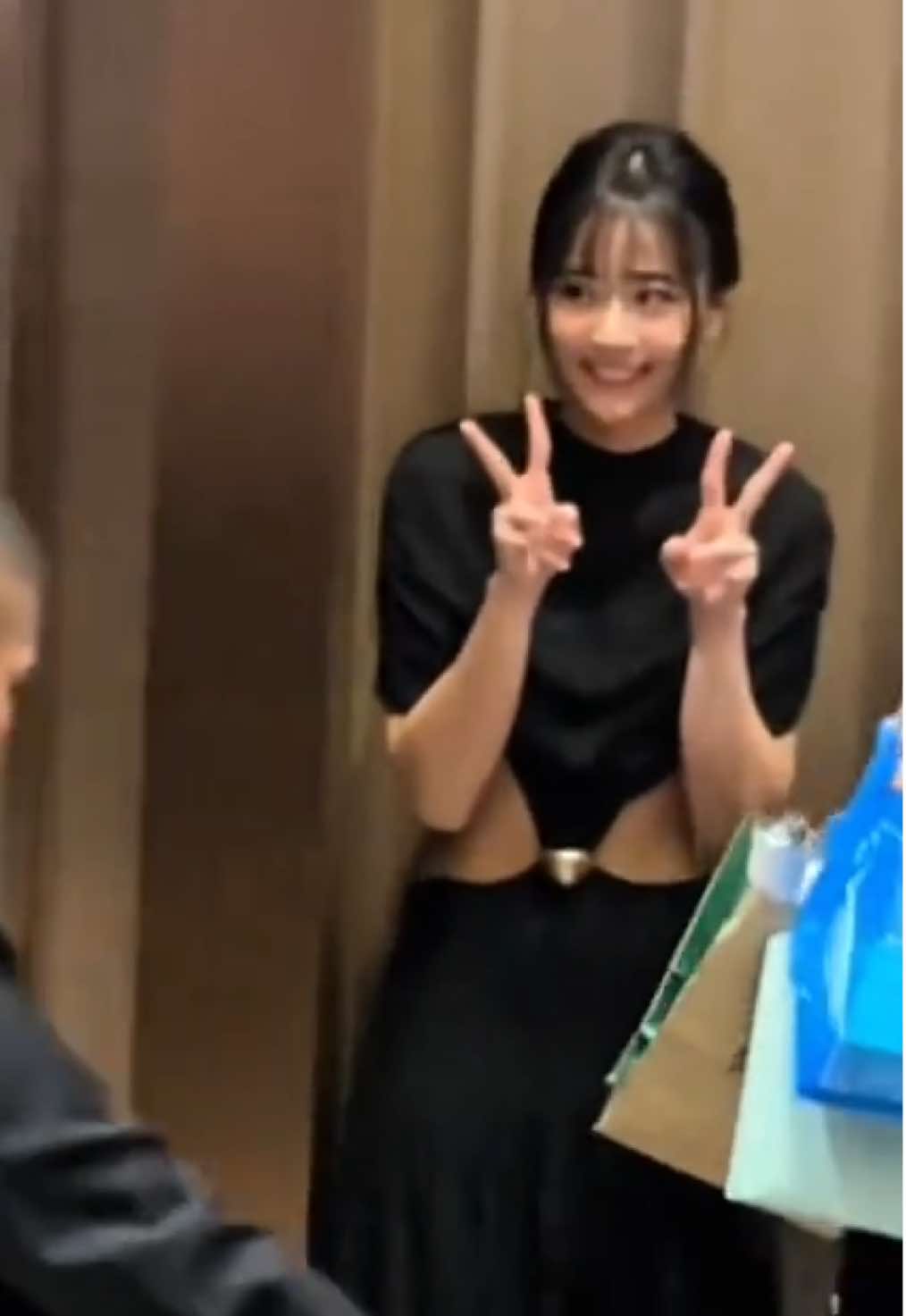 ถ่ายมามิ้งค์เพลินๆอยู่ สักพักการ์ดขอเคลียร์ทาง พี่ตูนเดินมา งงทั้งน้องทั้งแฟนคลับ  @marminkmani  #MarminkMani 