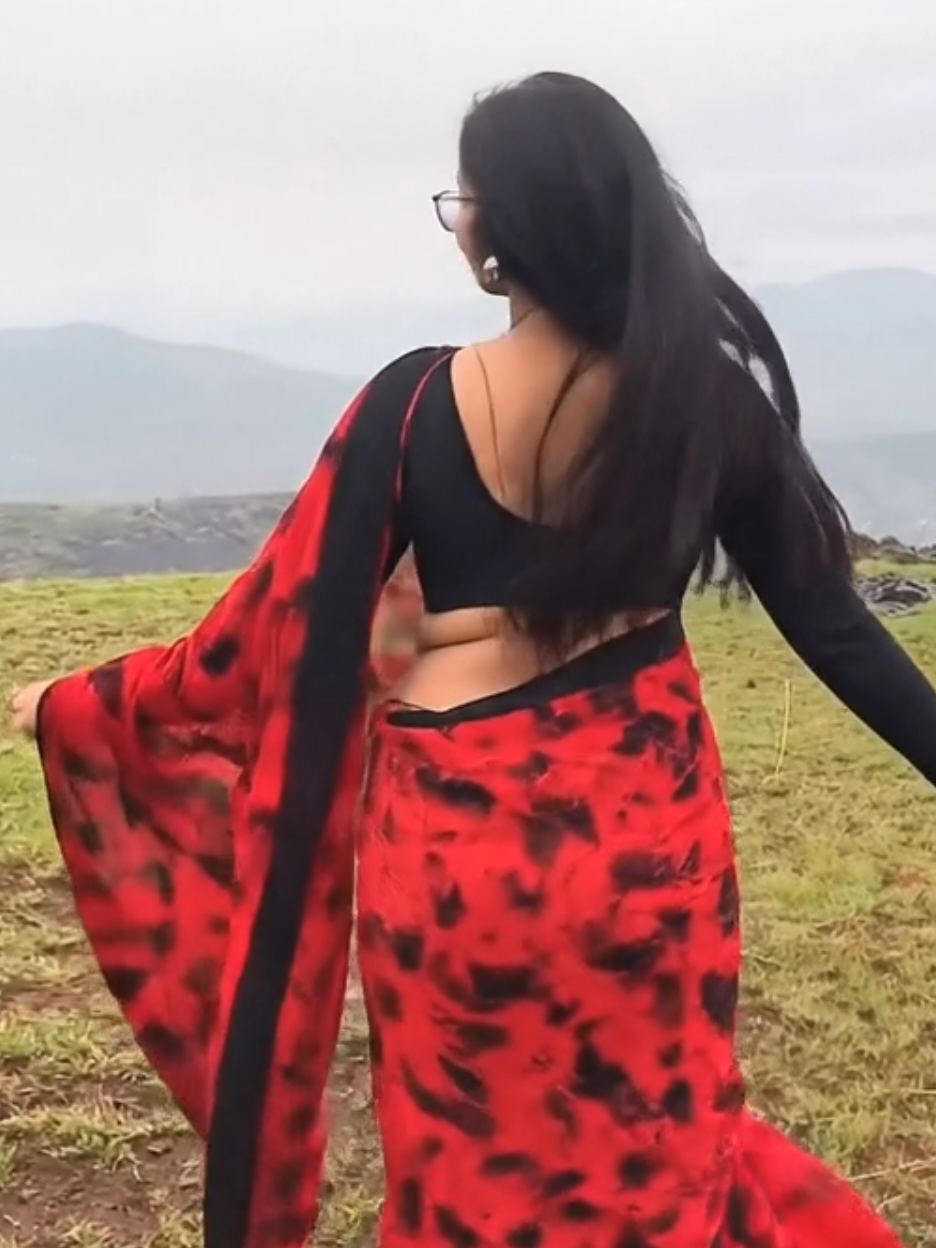 ✨ লাল-কালো শাড়ির Queen 👑 | Cinematic Sari Beauty on Hilltop 🌿🎥 ✨ “Red & Black শাড়ির Queen আসলেই cinematic heroine লাগছে না? 👑💃 একটা dreamlike vibe ✨— Misty hilltop এ standing এক সুন্দরী young woman in red & black sari. তার soft smile আর graceful twirl তাকে করে তুলেছে একটা সত্যিকারের cinematic heroine 🌸💃. Fashion, Beauty & Desi Elegance lovers দের জন্য perfect video! #শাড়িStyle #CinematicBeauty #HilltopVibes #DesiQueen #ForYou  ✅SariLove ✅FashionInspo ✅DesiBeauty ✅শাড়িপ্রেম ✅GracefulMoves ✅TrendingReel ✅TraditionalVibes ✅ElegantLook ✅TimelessBeauty ✅বাংলাTikTok ✅CinematicVibes