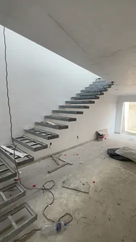 Esta escalera volada, ya está agarrando forma. #arquitectura #construccion #architecture 