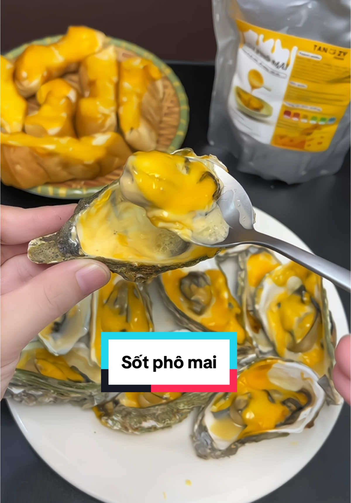 Xốt phô mai thơm lừng , beo ngậy tuyệt đối luôn nha #xuhuong #xotphomai #xotphomaitanzy #haunuongphomai #banhminuongphomai 