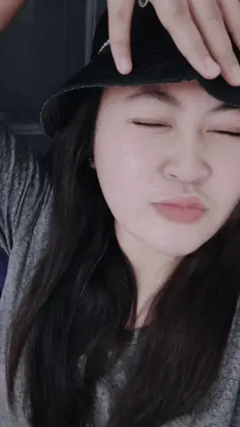 ☺️ aku mencoba mengambil satu serpihan Kaca biar tidak di injak orang lain , tanpa aku sadari Kaca itu sendiri melukai tangan ku 😌☺️ #bruneitiktok🇧🇳🇧🇳🇧🇳 