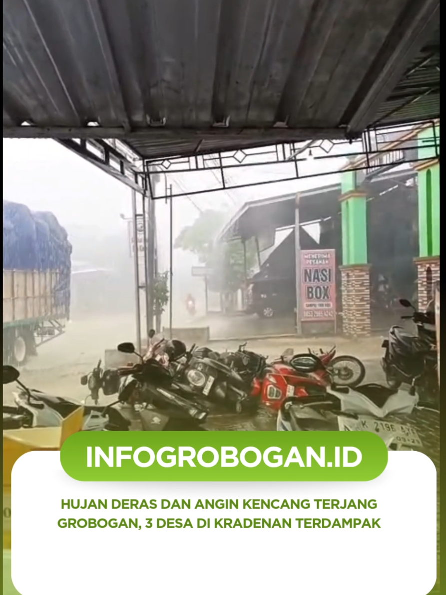 Hujan deras disertai angin kencang melanda wilayah Kabupaten Grobogan, Senin (29/9/2025) sore. Bencana hidrometeorologi yang terjadi sekitar pukul 14.30–16.30 WIB itu menyebabkan banjir dan kerusakan di sejumlah titik. BPBD Grobogan melaporkan, banjir sempat menggenangi jalan Kuwu–Sragen, tepatnya di utara pertigaan Desa Banjarsari. Air meluber ke jalan akibat curah hujan tinggi dan drainase yang tidak lancar. Kondisi banjir saat ini sudah surut. Selain banjir, tiga desa di Kecamatan Kradenan terdampak angin kencang. Yakni Desa Kalisari,  puluhan rumah di Dusun Sanggrak rusak atap, satu rumah di Dusun Sambongharjo tertimpa pohon, dan atap masjid di Dusun Pulorejo rusak ringan. 