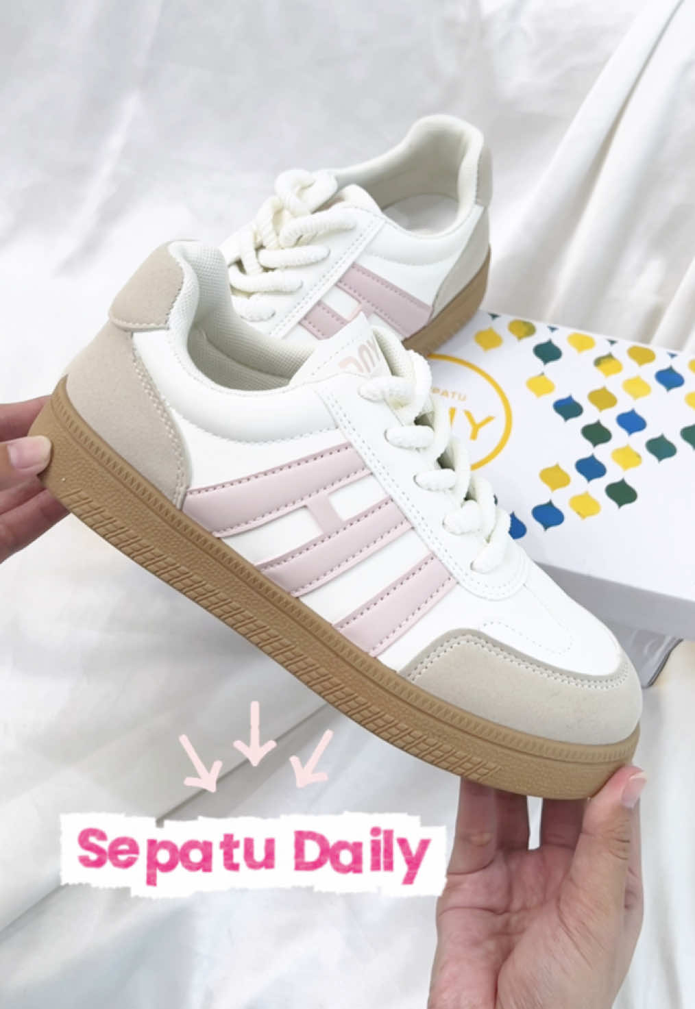 stok promonya udah menipis bgt🥹✨ jangan sampai kehabisan yaa #sepatuwanita #sneakers #sepatuimport #sepatucewek #fyp #sepatuolahraga #sneakerstinggi #sepatu #cewek #fypシ #fypシ゚viral #fypage 