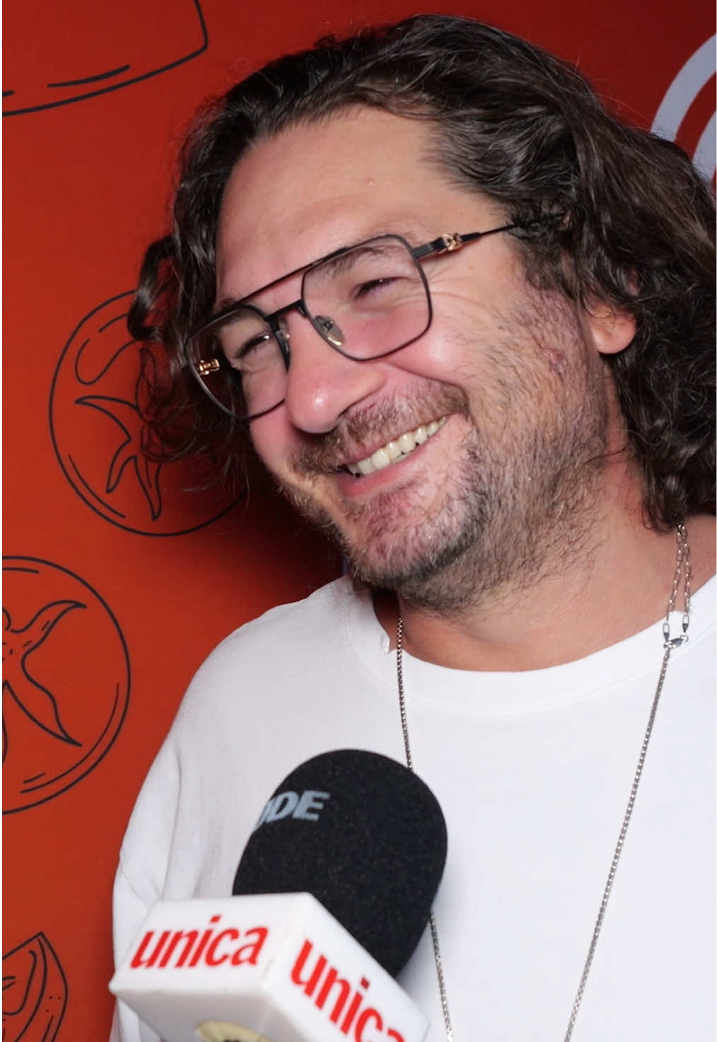 @Florin Dumitrescu ne-a spus ce desert iubit de mulți i se pare grețos, dar și care rețetă a copilăriei i se pare dezgustătoare. 🫣  Juratul de la @MasterChef Romania ne-a dezvăluit și ce ar putea mânca pentru tot restul vieții fără să se plictisească. 😋 #unica #unicaromania #interviuexclusiv #florindumitrescu #chefflorindumitrescu #masterchef #masterchefromania #protv #trending #viral #fyp #foryoupage  