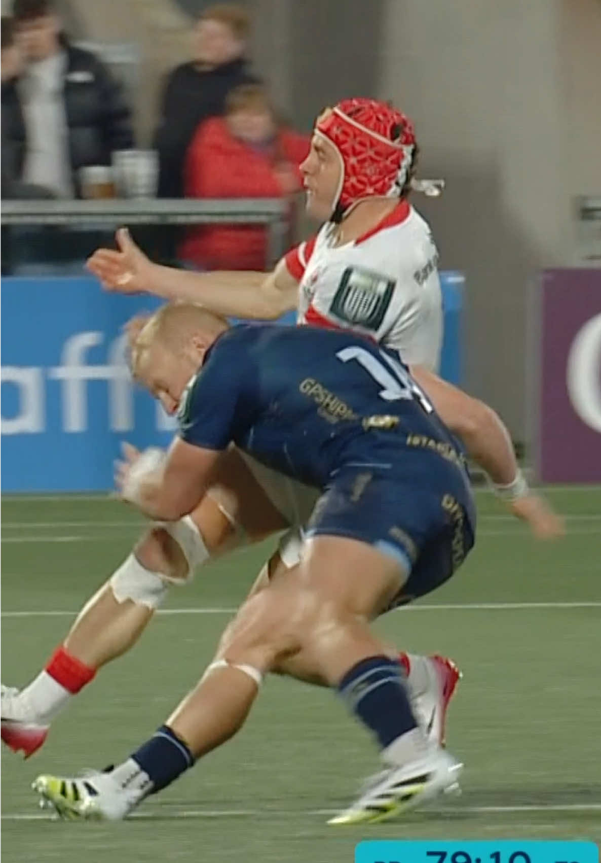 That tackle had Main Event energy 💥  Mike Lowry met Tinus de Beer wall 👊