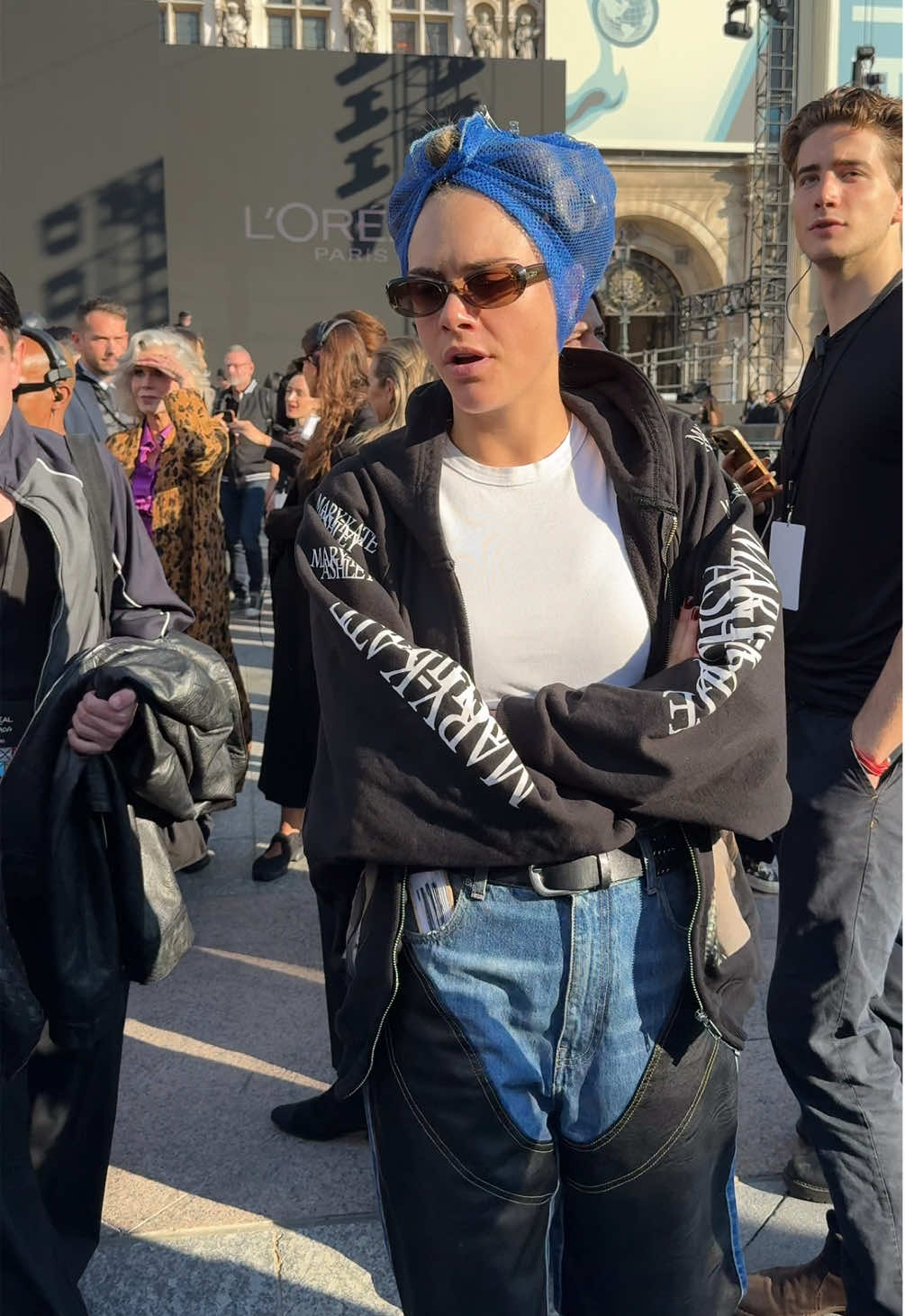 #caradelevingne #ebony #lorealparis #worthit @L’Oréal Paris #ParisFashionWeek 