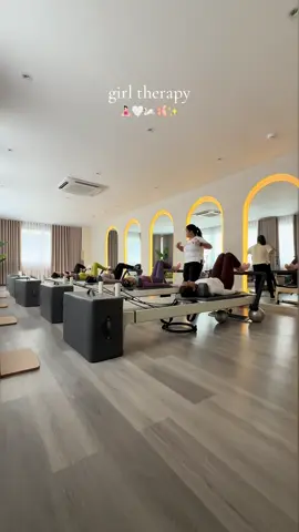 Pilates day with my girlies 🫶🏻 #pilates #fyp #pilatesworkout 