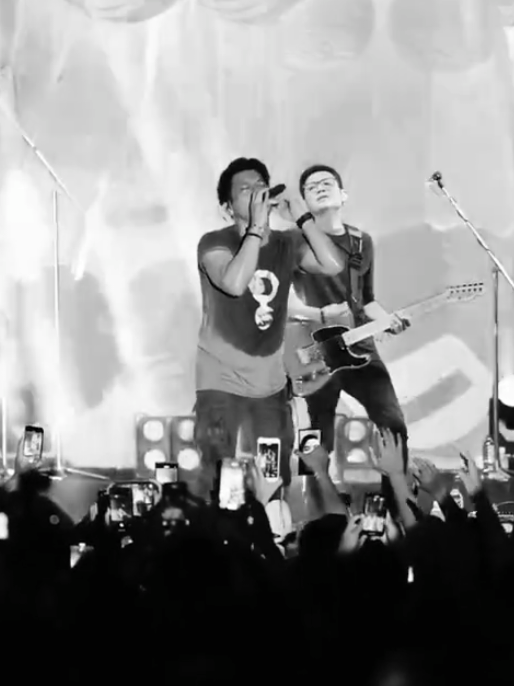 NOAH - Hidup Untukmu Mati Tanpamu Mungkin band-nya masih hiatus. Tapi semangat, karya, dan kenangannya terus hidup dan semoga ini bisa jadi pengobat rindu untuk kalian semua. @NOAH OFFICIAL  #hidupuntukmumatitanpamu #noahsite #noah #sahabatnoah #livekonser 