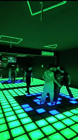 rekomendasi tempat liburan bareng keluarga @bouncestreetasia trampolin park terbesar di jakarta  kalau main kesini seharian udah pasti menguras tenaga kan, so aku mau rekomendasiin juga penginapan low budget yg deket bgt ke bounce street, urbanview hotel bizhome artha gading boulevard by @reddoorzid  booking nya lewat apk redoorz dan gunakan kode promo YUKNGINEP untuk dapetin promo khusus di bulan september #redtravelers #urbanviewbyreddoorz #urbanview #bouncestreetasia 