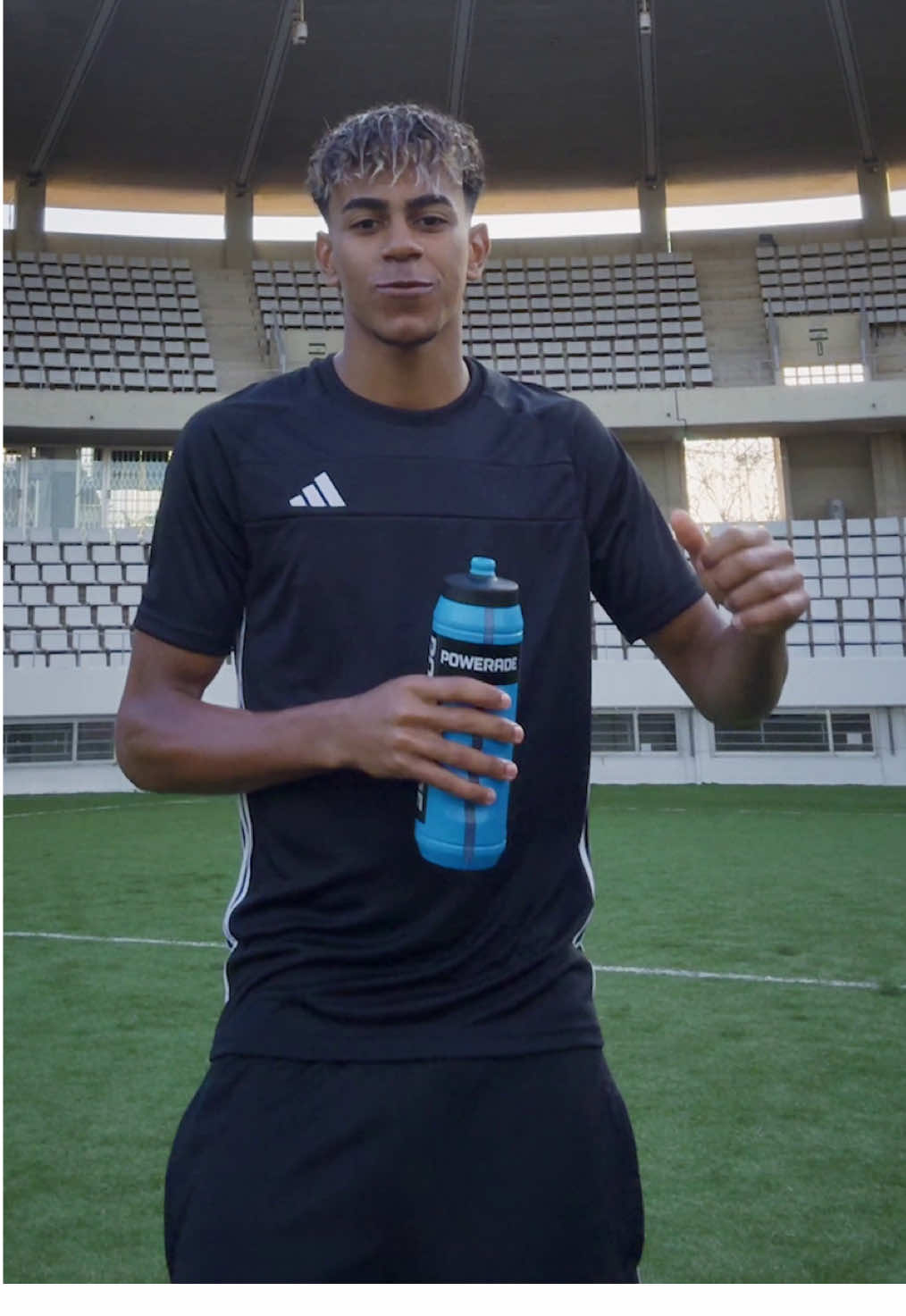 Show us your smooth moves like @Lamine Yamal using #PoweradeBluePowerDance!