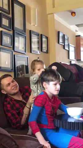 În 2020 aveam stilistul nostru, pe Smaranda. Și eu și Spider-Man. 