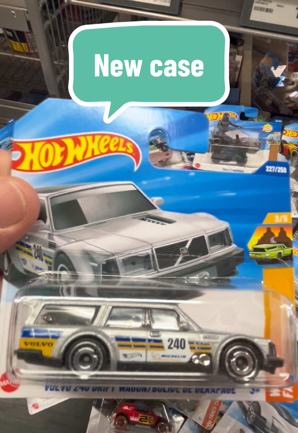 New cases are already at ALDI. The grey Ferrari is just stunning! Wishing everyone good hunting!#Ferrari #Porsche #hotwheelshunter #recommendations #hotwheelscollections 