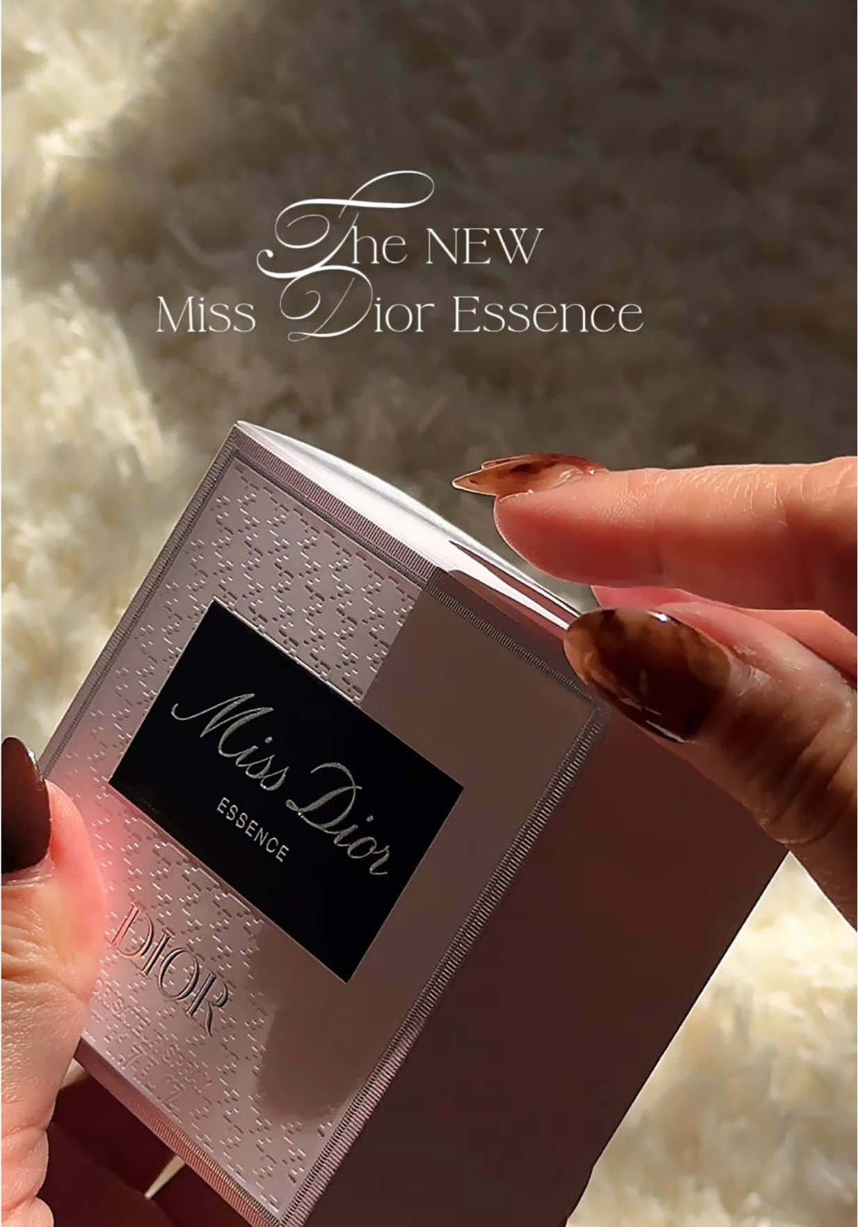 ✨ Unboxing the NEW Miss Dior Essence ✨ A bold yet feminine fragrance with juicy blackberry, airy elderflower, a heart of jasmine, and deep woody oak. 🌸💎 Magnetic, unforgettable, and pure Dior elegance in every spritz. 🤍 @Diorbeauty  #MissDior #DiorEssence #NewFragrance #PerfumeTok #beautymom 