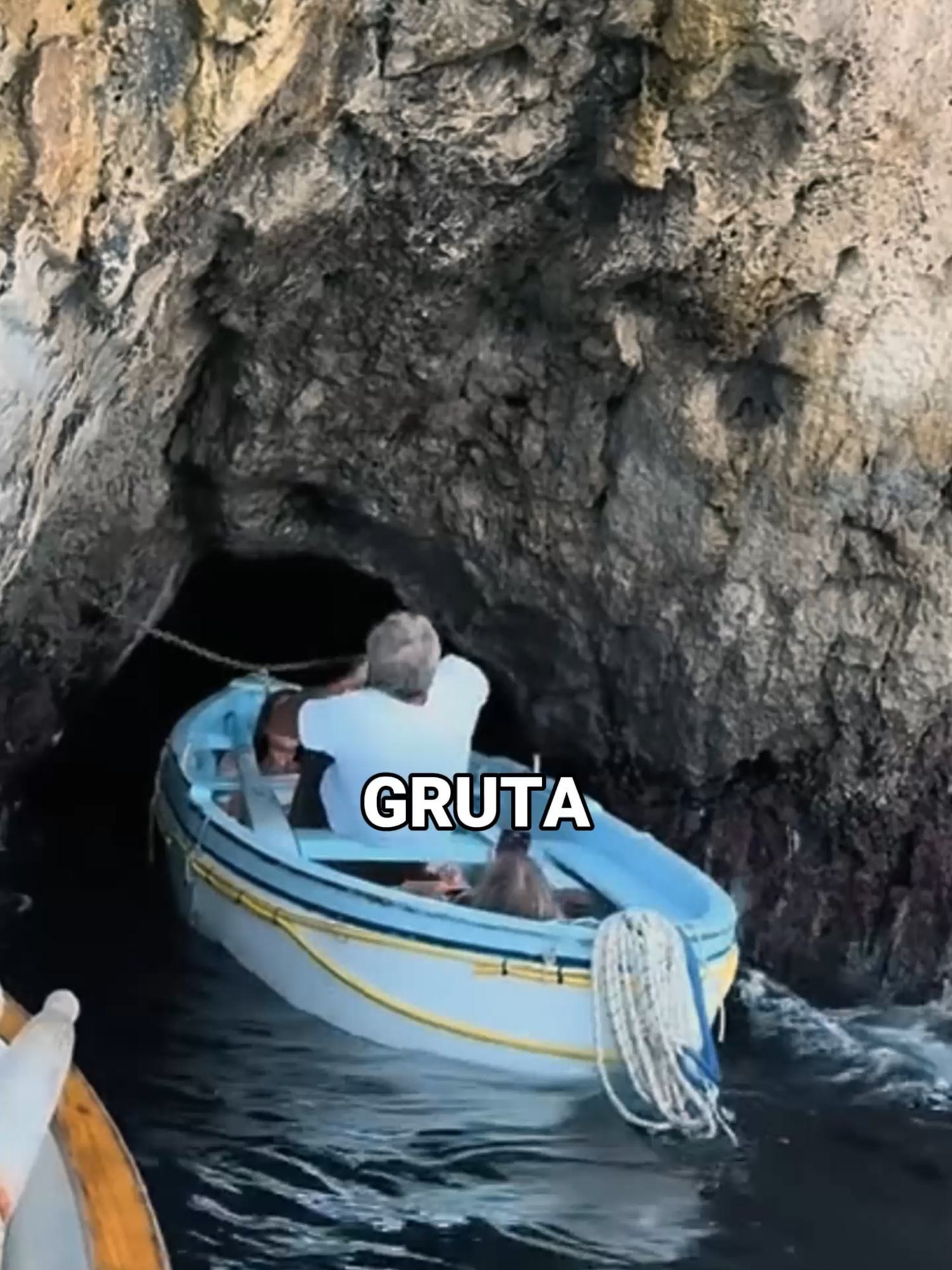Por que as pessoas se arriscam nesse buraco? #curiosidades #capri #buraco