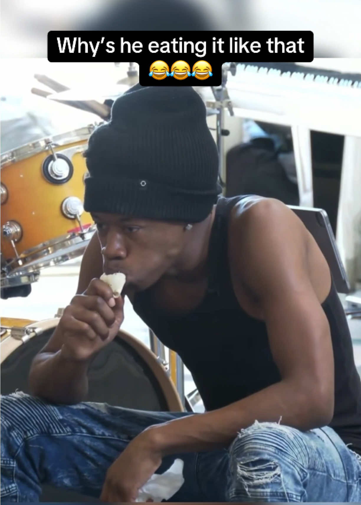 Why’s he eating it like that  #fyp #mafiathon3 #kaicenat 