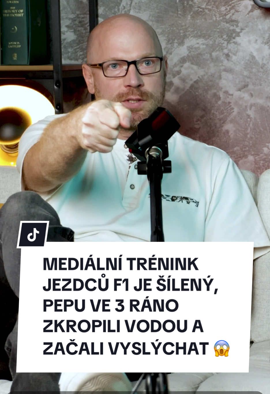 MEDIÁLNÍ TRÉNINK JEZDCŮ F1 JE ŠÍLENÝ, PEPU VE 3 RÁNO ZKROPILI VODOU A ZAČALI VYSLÝCHAT 😱 celá epizoda na Hype-Cast YouTube!