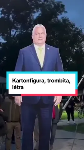 Kartonfigura, trombita, létra. Széllelbélelt alakok a baloldalon. #orbanviktor #miniszterelnok #MagyarPéter #Tisza #HadházyÁkos 