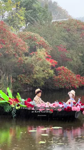 To mark the release of Downton Abbey: The Grand Finale, Kew Gardens presents a special tribute to the final chapter of the story💐 #downtonabbey #flowers #installation #kewgardens #fyp 