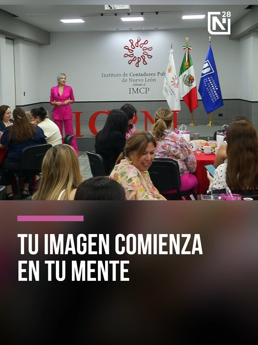 🧠💡 Tu imagen comienza en tu mente La coach Elva Sierra compartió en su conferencia “Liderar desde tu esencia y marca personal de impacto” que la verdadera imagen no se trata solo de moda 👗✨ sino de cómo piensas, actúas y te comunicas contigo mismo. Transformar las creencias limitantes en impulsoras te da confianza, seguridad y presencia en tu vida diaria. 🙌 Con información de Emiliano Contreras. #CrecimientoPersonal #MarcaPersonal #Confianza