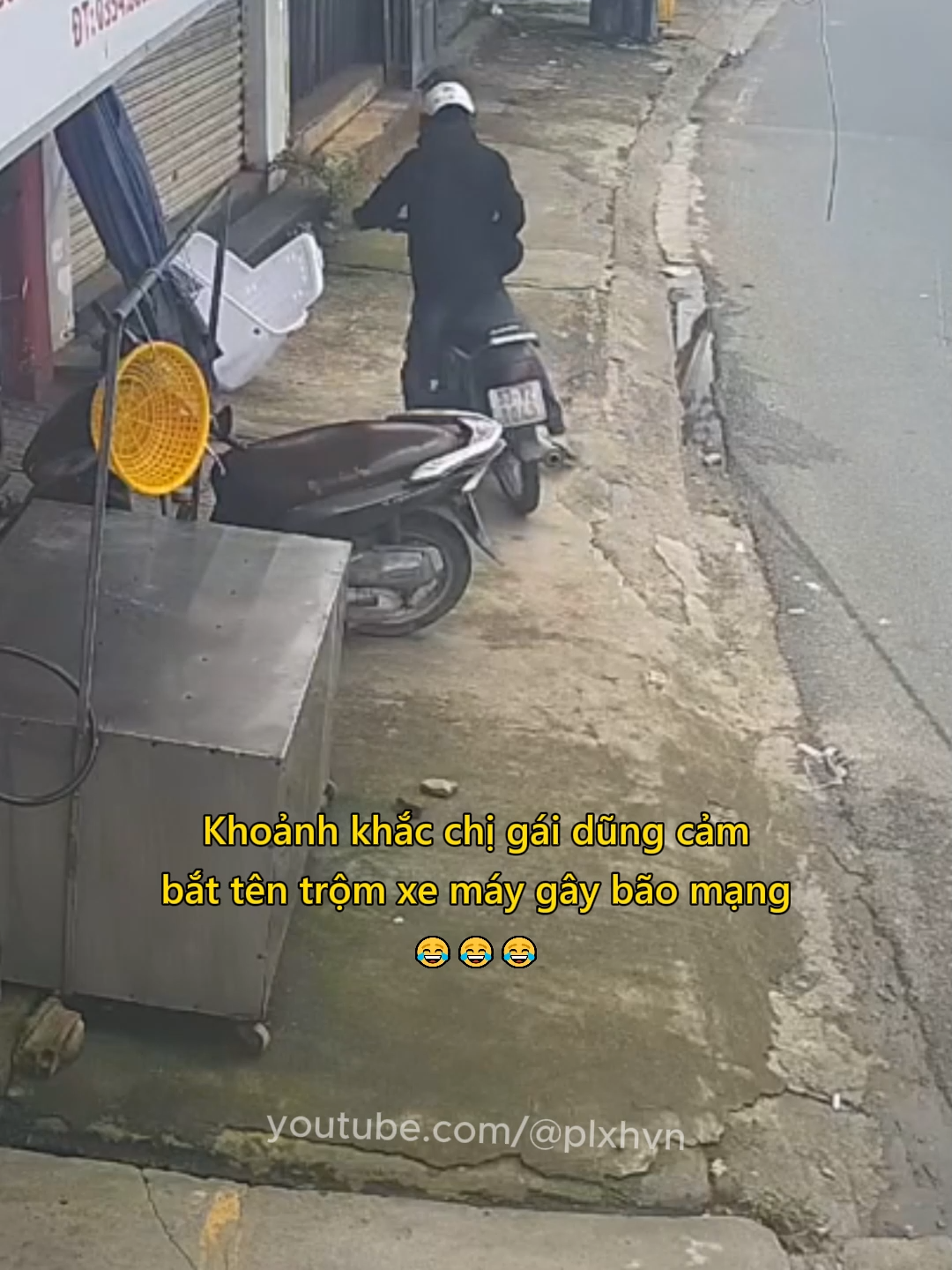 Khoảnh khắc chị gái dũng cảm bắt tên trộm xe máy gây bão mạng 😂 #tromcuop #tromcap #phunu #plxhvn #phapluatxahoi
