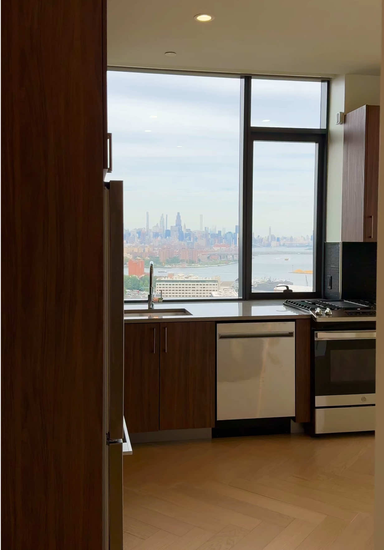 the view from my new kitchen is unreal 🥹
