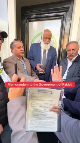 Outside the Pakistan High Commission in London, protesters — led by Awami Action Committee core committee members Raja Amjad Ali Khan Advocate and Sabir Gul — presented a memorandum to the representative of the High Commission in favor of their demands to the Government of Pakistan. #AwamiActionCommittee #LondonProtest #PakistanHighCommission #Kashmir #PublicDemands     