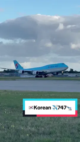 🇰🇷✈️Korean Air Boeing 747 making a smooth landing at Heathrow Airport ✈️🇰🇷🛬  #korean #747 #planespotting #aviation #foryoupage❤️❤️ @Korean Air 대한항공 