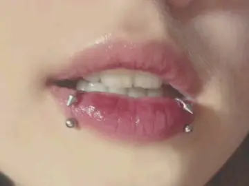 is perfect #snakebite #snakebitespiercing #piercingaesthetic #foryou #dontletthisflop 