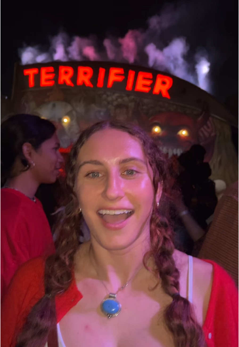 terrified and turned on #halloweenhorrornights #HHN2025 #terrifier #arttheclownlovesme #hotfriendgroup #rawfootage 