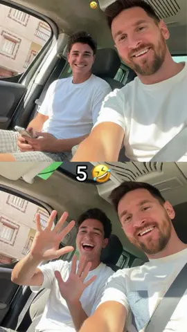 منو يعرف ليش ميسي والفاريز يضحكون 🤣🤣 #ادشعب_الصيني_ماله_حل😂😂 #برشلونة #الدوري_الاسباني #ريال_مدريد #أتلتيكو_مدريد 
