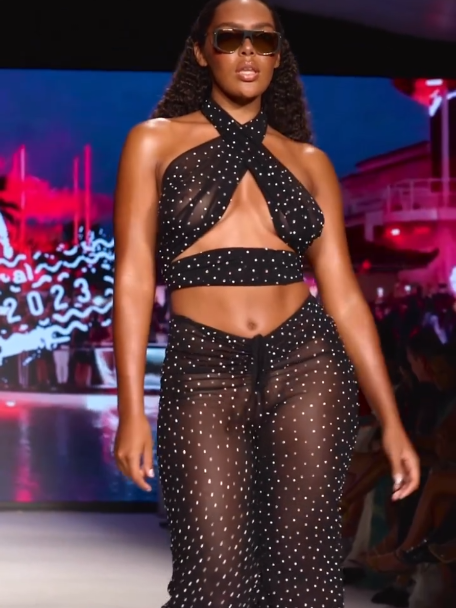 #StartWithMake #trilivadenigdjehladovine #Runway #bikini #mamakazedasamdobracurica 