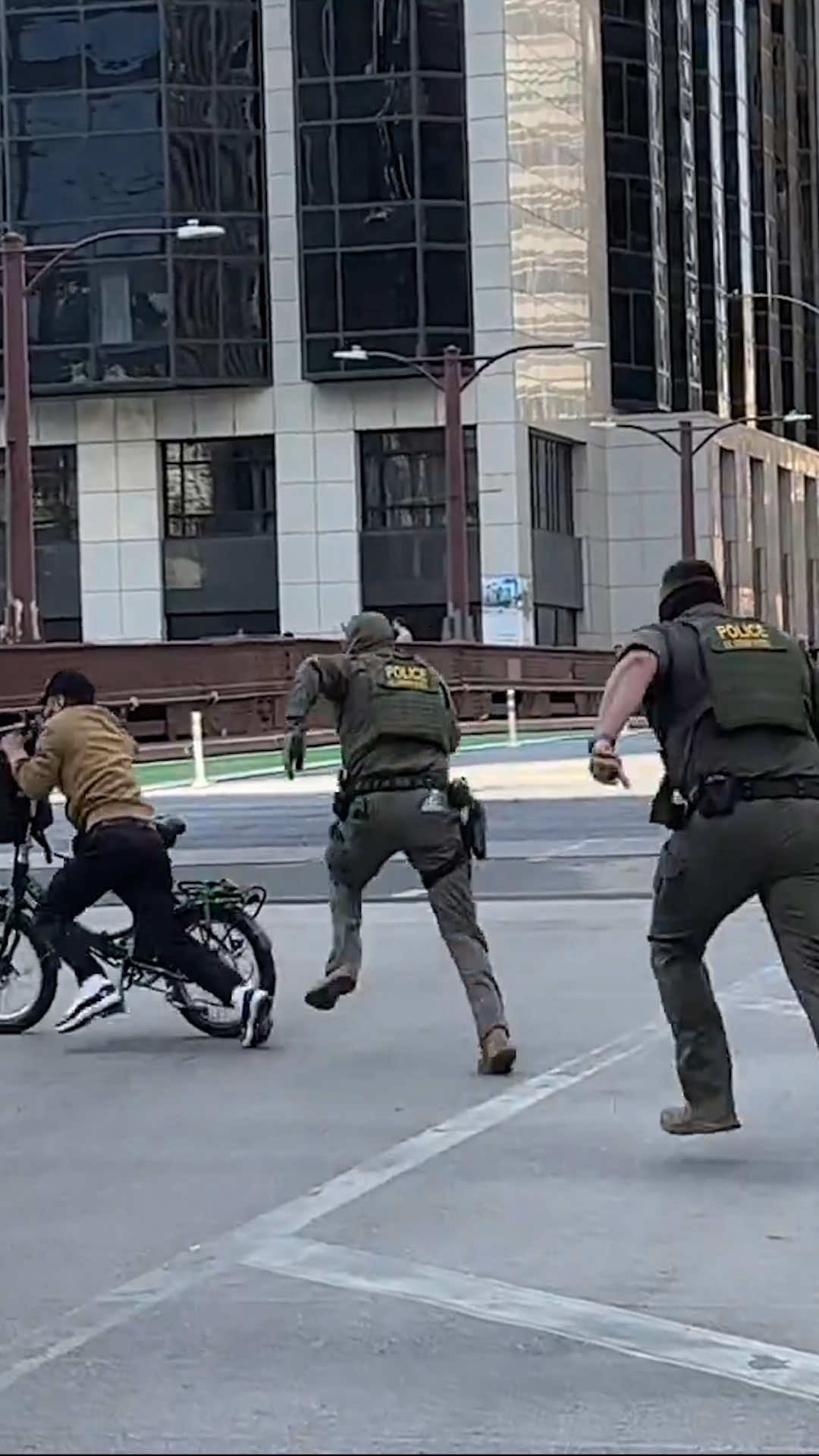 10 ICE agents vs. 1 food delivery guy on a bike