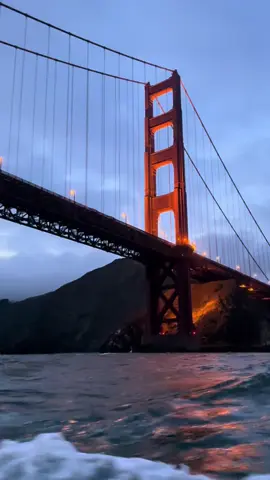 The Golden Gate Bridge at dusk, San Francisco, CA 🌆🌉#californiaadventure #california #sanfrancisco #sanfransico49ers #goldengatebridge 