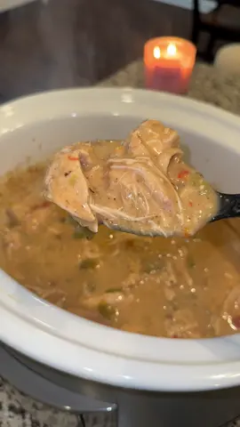 Crockpot smothered chicken 😮‍💨 #easydinner #crockpotrecipes #smotheredchicken 