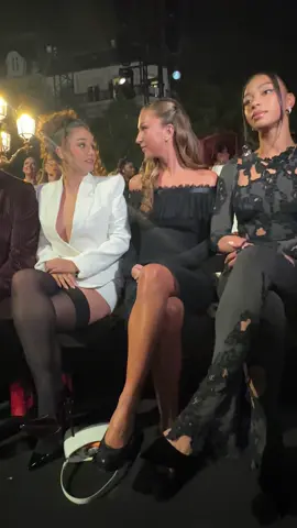 @Lena Situations arrive au défilé @L'Oréal Paris France #show #parisfashionweek #frontrow #redcarpet #westandup #lorealparis #imworthit 