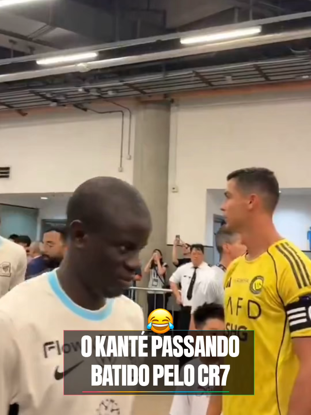 PASSOU DIRETO! 👀👀 Tava todo mundo falando com o Robôzão, mas o Kanté não é todo mundo! 🤣🤣Será que ficou tímido? 📹 @oyimzy #FutebolInternacional #CristianoRonaldo #Kante #CoberturaCazéTV #TikTokEsportes