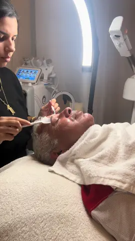 Petit soin sur mon père aujourd’hui 🥺🫶 @MeissaGRBEAUTY #hydrafacial 