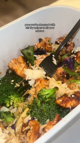 trying to clear out all my pinterest recipes lmao #macros #healthyrecipes #stirfry #chickenstirfry #cookingvlog 