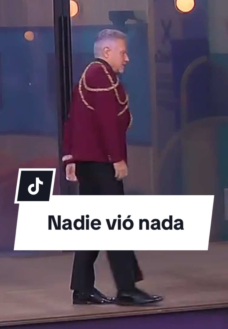 Nadie vió nada 🙊🙈 Si quieres ver el momento COMPLETO, suscríbete ya a  @ViX y no te pierdas de nada con el 24/7 🔥 #LaCasaDeLosFamososMx , rumbo a la final, disponible también en #LasEstrellas y #Canal5 #AlexisAyala #Editorial 