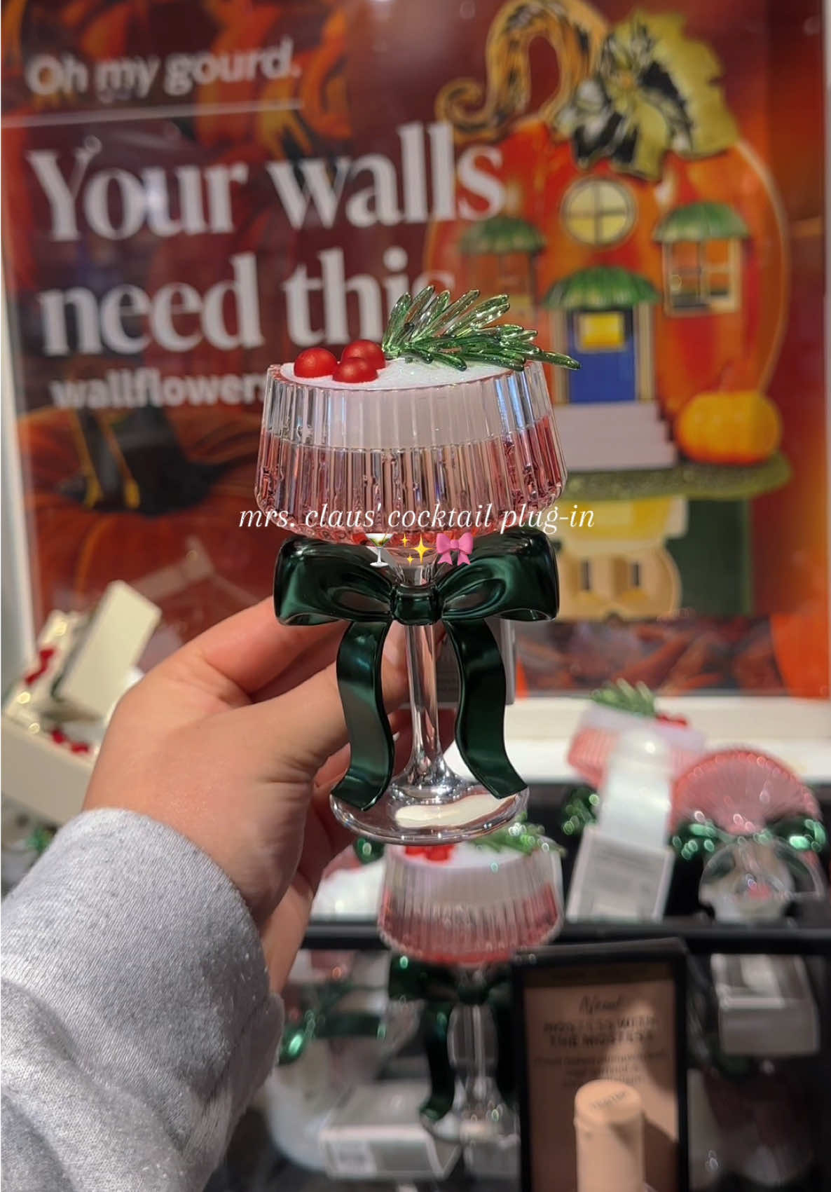 EEKKKK I FOUND HERR!!! The prettiest plug-in 🍸✨🎀 #fyp #christmas #holidaytiktok #cocktails #bathandbodyworks 