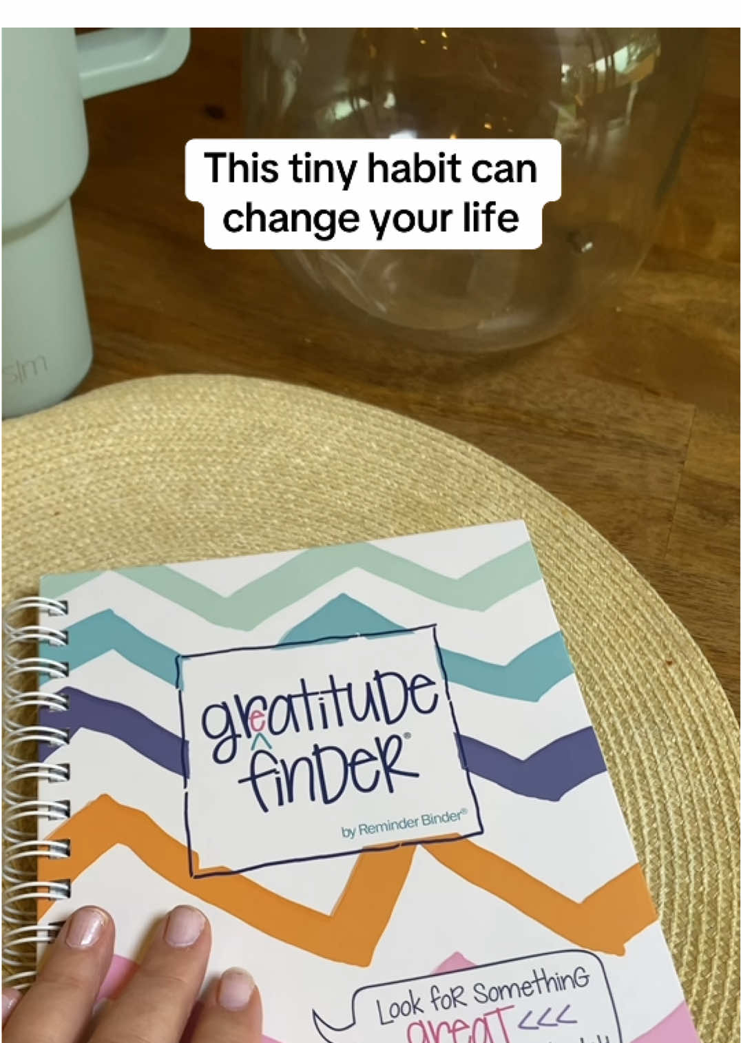 Want to boost your mood, reduce stress, and improve your well-being? These gratitude journals are the perfect daily habit – and they make an amazing holiday gift! #gratitudejournal  #mentalhealthtips  #holidaygiftideas #mindfulnesstips  #giftideas2025 
