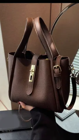 Sac à main Tendance Virale disponible en plusieurs couleurs —> petit prix—> super qualité 😍 #bonplan#tendance#mode l#pourtoi#fyp 