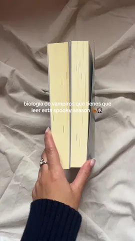 Si te gustan los vampiros tienes que leer estos libros esta spooky season 🖤 #BookTok #librosrecomendados #autumnbooks #spookyseason #vampires 